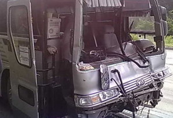 İranda müəllimləri aparan avtobus qəzaya uğrayıb, ölən və yaralananlar var