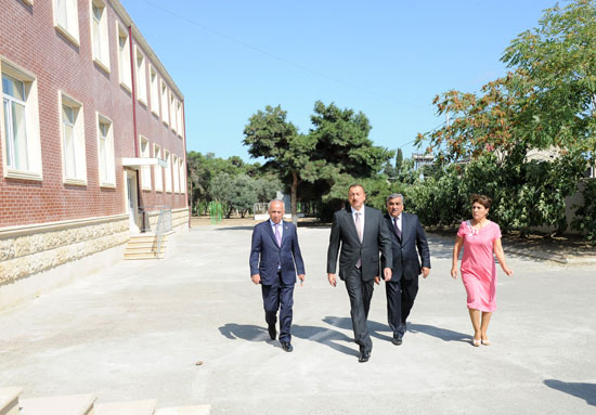 Президент Азербайджана ознакомился с ходом реконструкции школ № 123 и № 181 в поселке Мардакян (ФОТО)