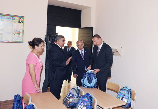 Президент Азербайджана ознакомился с ходом реконструкции школ № 123 и № 181 в поселке Мардакян (ФОТО)
