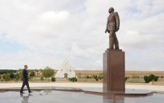 Azerbaijani President visits monument to national leader Heydar Aliyev in Qobustan
