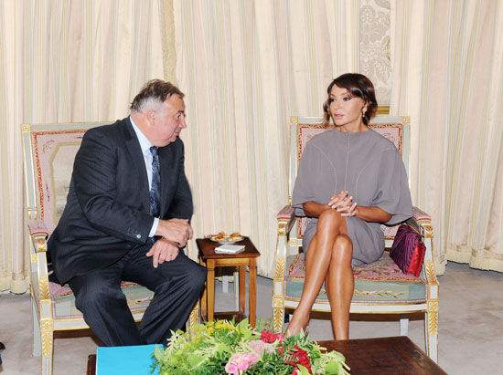 Azerbaijan's first lady meets President of the Senate of France (PHOTO)