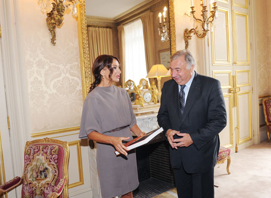 Первая леди Азербайджана встретилась с председателем Сената Франции (ФОТО)