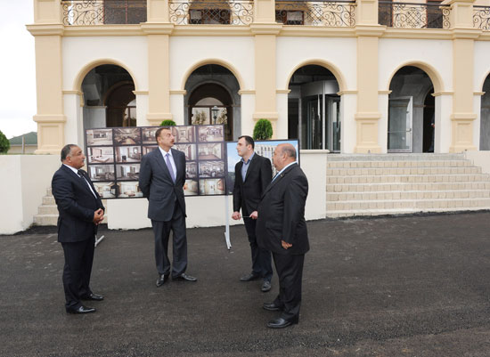 Azerbaijani President inspects reconstruction of Shirvan hotel in Shamakhy (PHOTO)