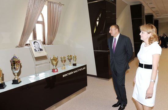 Президент Ильхам Алиев: За счет развития современного учебного процесса уровень образования в Азербайджане еще больше поднимется (ФОТО)