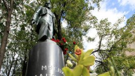 Фотосет с церемонии открытия памятника Муслиму Магомаеву