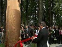 Фотосет с церемонии открытия памятника Муслиму Магомаеву