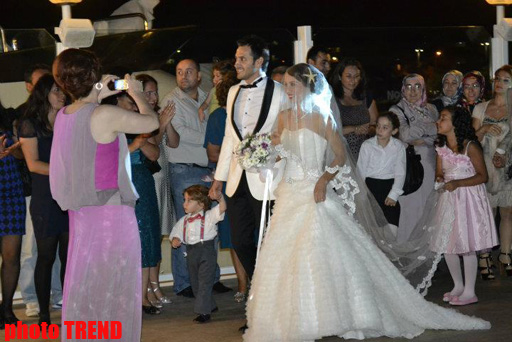 Брак по-азербайджански: "Уже пора-а-а, время-то идет…"
