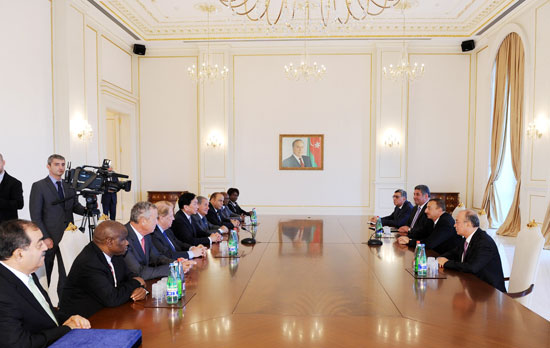 Azerbaijani President receives chief of International Boxing Association (PHOTO)