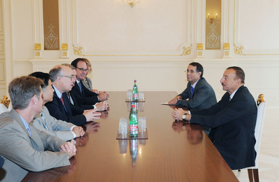 Azerbaijani President receives Chair of California Senate Committee (PHOTO)