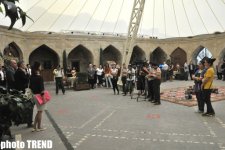 В Баку представлены нигде не выставляемые работы Саттара Бахлулзаде (фотосессия)