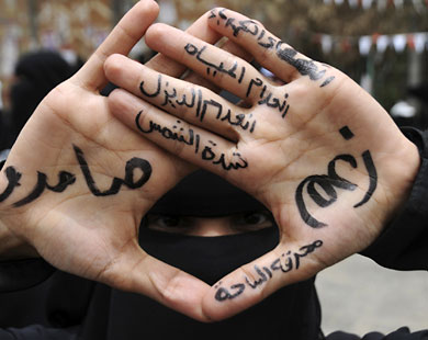 Yemeni women burn veils in protest against government crackdown