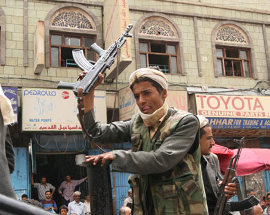 Yemeni security arrest three inmates after "al-Qaeda" prison break