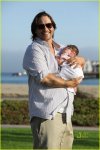 Экс-супруг Бритни Спирс показал новорожденную дочь (фотосессия)