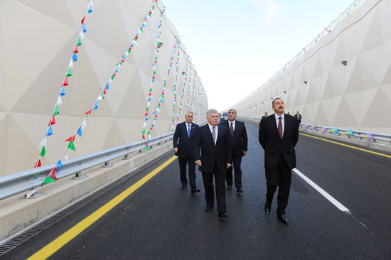 Президент Азербайджана принял участие в открытии подземных переходов и дорожной развязки (версия 2) (ФОТО)