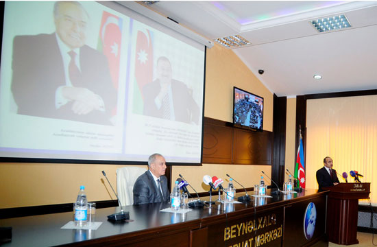 Состоялась презентация книги "Взгляд на современный Азербайджан" (ФОТО)