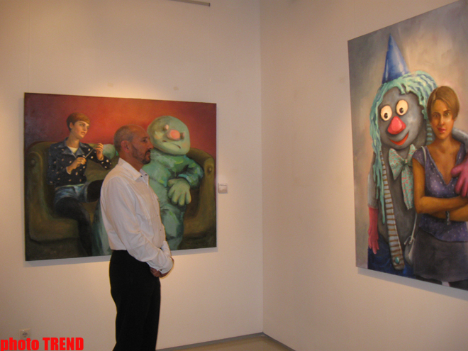 Выставка Торы в Баку: "Она показывает сегодняшнее социальное состояние людей" (фотосессия)