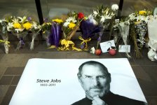 Стива Джобса похоронили - каким запомнился гений 21 века (фотосессия)