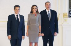 Николя Саркози вручил первой леди Азербайджана орден "Офицер Почетного легиона" (версия 2) (ФОТО)
