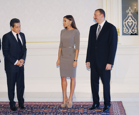 Николя Саркози вручил первой леди Азербайджана орден "Офицер Почетного легиона"