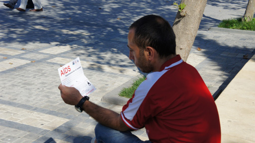 Марафон "красных ленточек" в Баку рассказал горожанам о СПИДе (фотосессия)