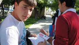 Марафон "красных ленточек" в Баку рассказал горожанам о СПИДе (фотосессия)