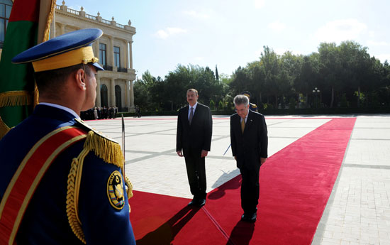 Austrian president officially welcomed to Azerbaijan (PHOTO)