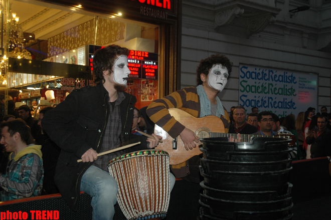 İstanbulda möhtəşəm pantomim küçə teatrı şousu (FOTO)