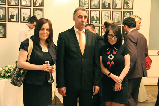 Эмма и Севда отметили в Баку 75-летие отца - известного писателя и журналиста Чингиза Алекперзаде (фотосессия)