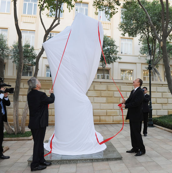 Azerbaijan, Austria Presidents inaugurate monument to Mozart (PHOTO)