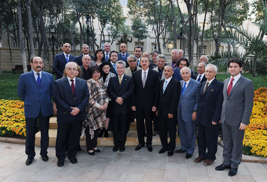 Президенты Азербайджана и Австрии приняли участие в открытии в Баку памятника Моцарту (ФОТО)