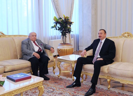 Azerbaijani President meets with Turkish ex-President (PHOTO)