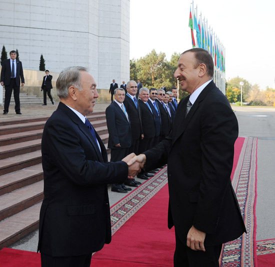 В Казахстане состоялась церемония официальной встречи Президента Азербайджана (ФОТО)