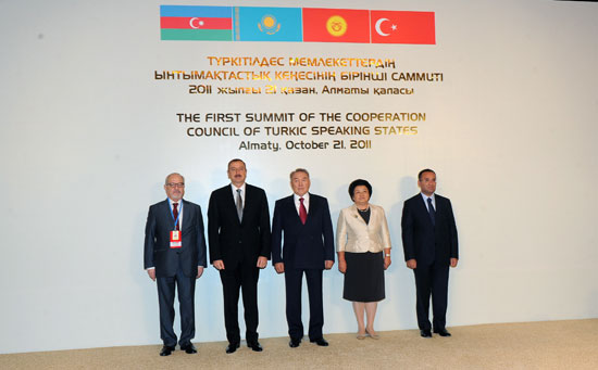 Президент Ильхам Алиев: У Азербайджана прекрасные, деловые и теплые отношения со всеми тюркоязычными государствами (ФОТО)