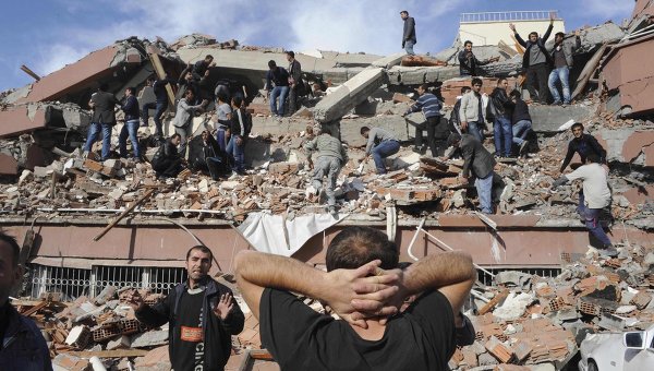 Azerbaijani Emergency Situations Ministry’s employees rescue five people from under rubble in Van