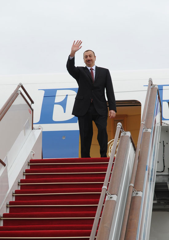 Президент Азербайджана отправился с визитом в Турцию