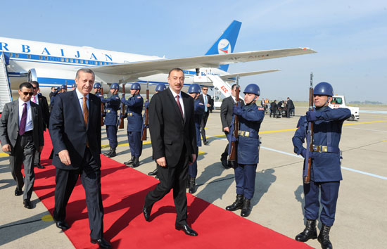 Президент Азербайджана прибыл в турецкий город Измир