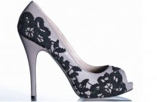Туфли от Valentino признаны самой сексуальной обувью 2011 года