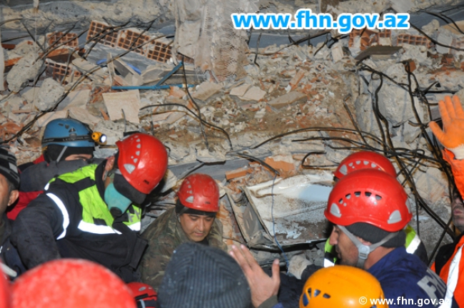 Спасатели МЧС Азербайджана извлекли из-под завалов в Турции  тела еще шестерых погибших (ФОТО)