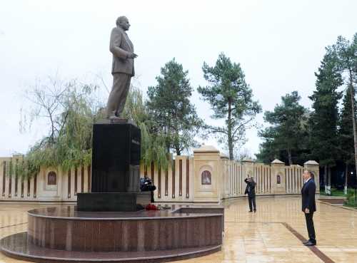 Президент Ильхам Алиев прибыл в Агдашский район (ФОТО)