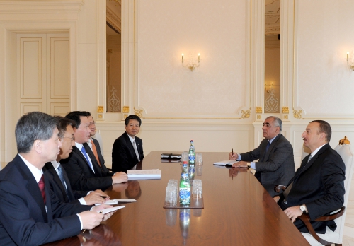 Президент Азербайджана принял председателя корейской группы компаний SK
