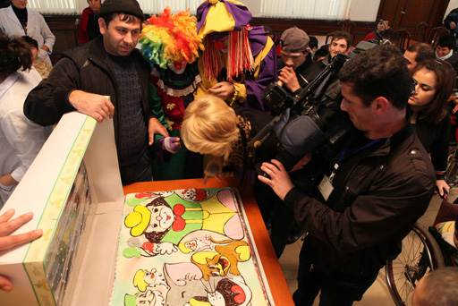 Лейла Гулиева и Роза Зяргярли на праздник Гурбан обрадовали  детей- инвалидов и сирот (фотосессия)