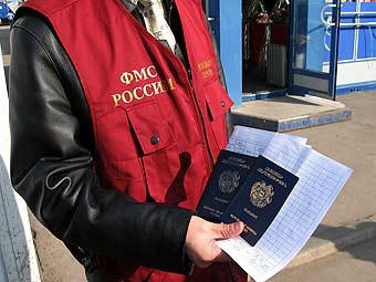 ФМС просит послов из СНГ объяснить изменения в миграционных законах России