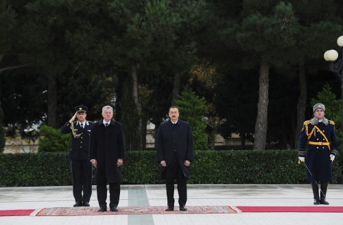 В Баку состоялась церемония официальной встречи Президента Венгрии (ФОТО)