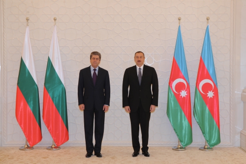 Bulgarian president officially welcomed to Azerbaijan (PHOTO)