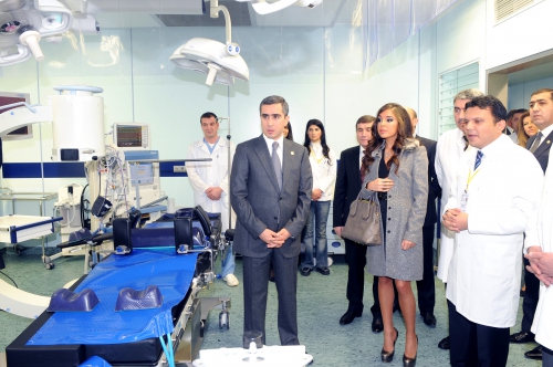 Вице-президент Фонда Гейдара Алиева Лейла Алиева ознакомилась с созданными в Центре хирургии и трансплантологии органов условиями (ФОТО)