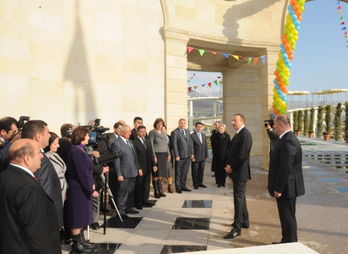 Ильхам Алиев принял участие в открытии городского парка культуры и отдыха в Огузе (ФОТО)