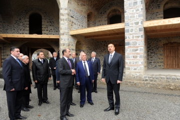 Azərbaycan Prezidenti Şəkidə "Aşağı Karvansaray" kompleksində aparılan təmir-bərpa işləri ilə tanış olub (FOTO)