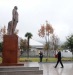 President Ilham Aliyev visits monument to national leader Heydar Aliyev in Shaki (PHOTO)