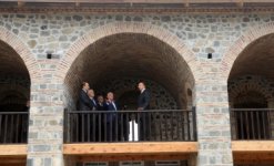 Azərbaycan Prezidenti Şəkidə "Aşağı Karvansaray" kompleksində aparılan təmir-bərpa işləri ilə tanış olub (FOTO)