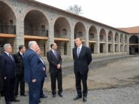 Azərbaycan Prezidenti Şəkidə "Aşağı Karvansaray" kompleksində aparılan təmir-bərpa işləri ilə tanış olub (FOTO)